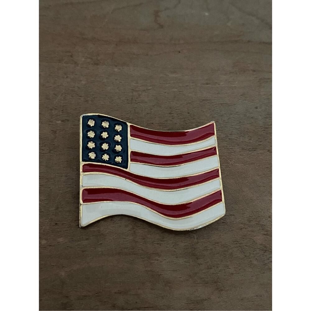 Lia American flag pin jewelry
